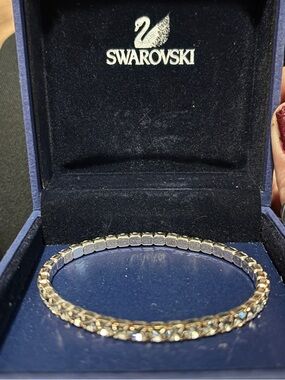 Swarovski crystal stretch bracelet silver setting one size fits all New w/ tag